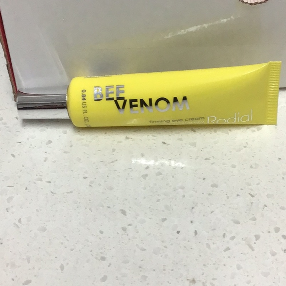RODIAL

Bee Venom Eye Cream - Picture 2 of 4